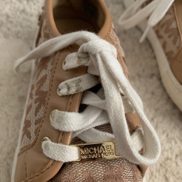 Michael Kors Logo Lace Up Sneakers Kids size 11 - Picture 8 of 8